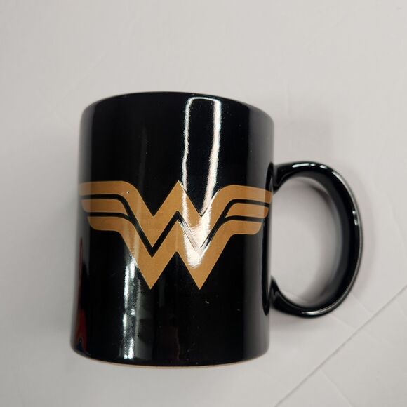 Wonder Women Gift Set Fluffballs Ornament Plush 4" Hallmark DC Comics Mug Cup - Picture 9 of 12